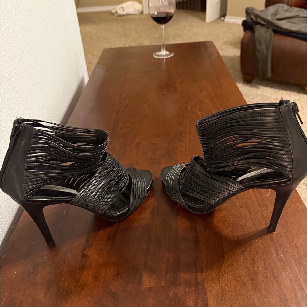 Black Strappy High-Heel shoes - Picture 2 of 3